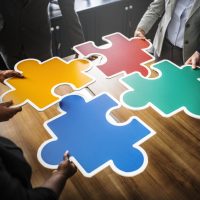 Business people connecting puzzle pieces